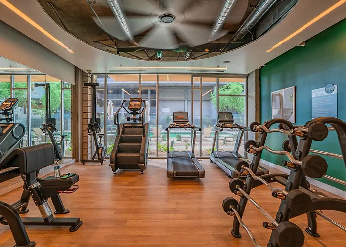 Dt Escape With Pool Gym Parking Wd Balcony Apartment *