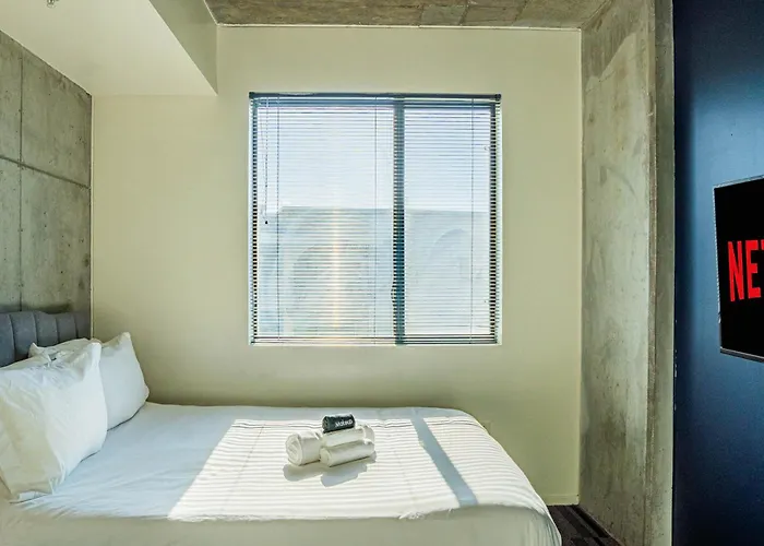 Apartment Dt Escape With Pool Gym Parking Wd Balcony
