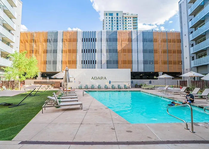 Dt Escape With Pool Gym Parking Wd Balcony Phoenix