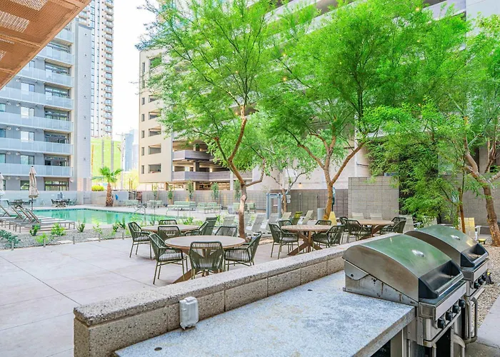 Apartment Dt Escape With Pool Gym Parking Wd Balcony Phoenix
