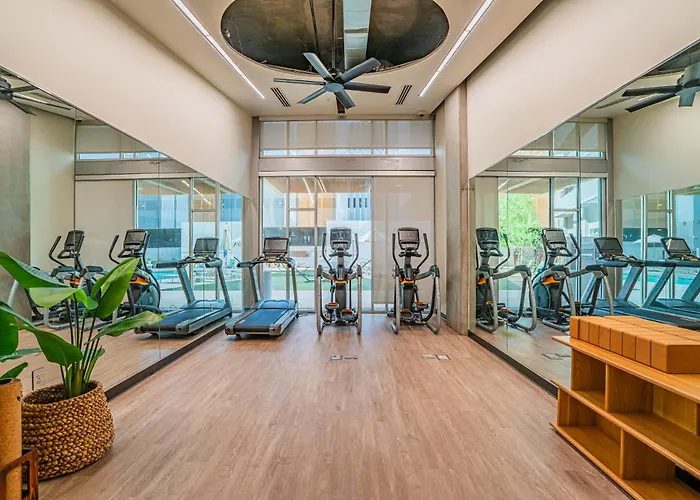 Dt Escape With Pool Gym Parking Wd Balcony Apartment