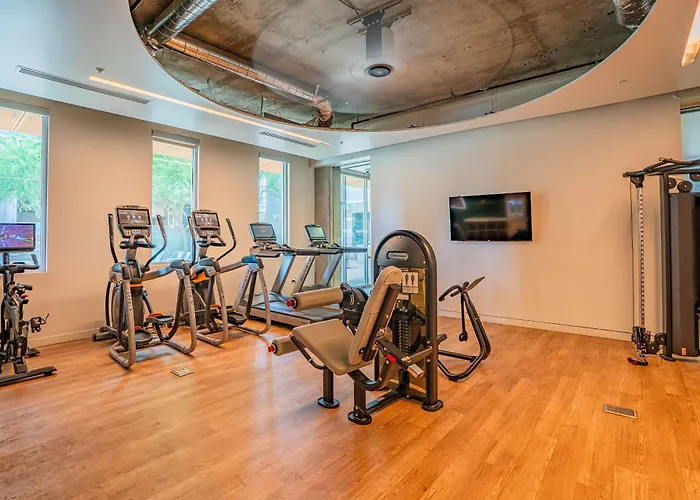 Dt Escape With Pool Gym Parking Wd Balcony