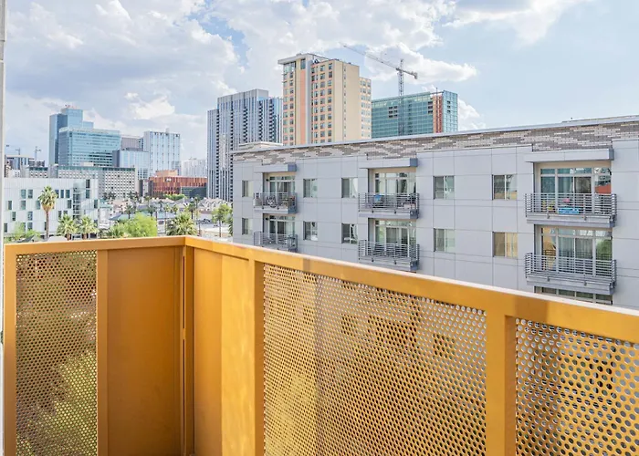 Dt Escape With Pool Gym Parking Wd Balcony *