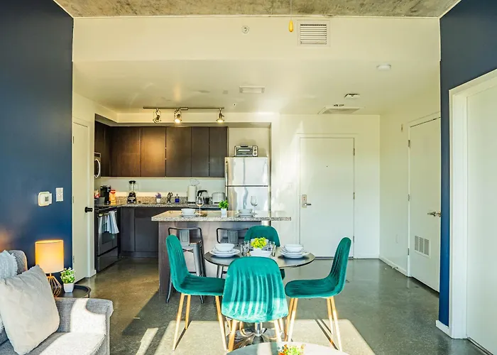 Dt Escape With Pool Gym Parking Wd Balcony Apartment