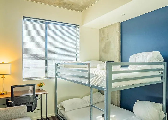 Dt Escape With Pool Gym Parking Wd Balcony
