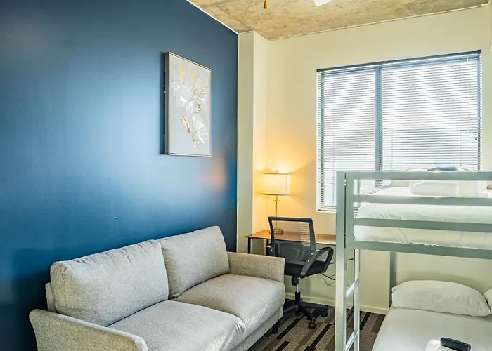 Dt Escape With Pool Gym Parking Wd Balcony Apartment