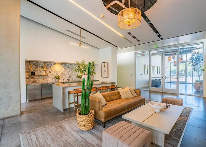 Dt Escape With Pool Gym Parking Wd Balcony Apartment Phoenix