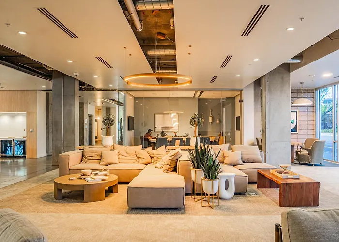 Apartment Dt Escape With Pool Gym Parking Wd Balcony Phoenix