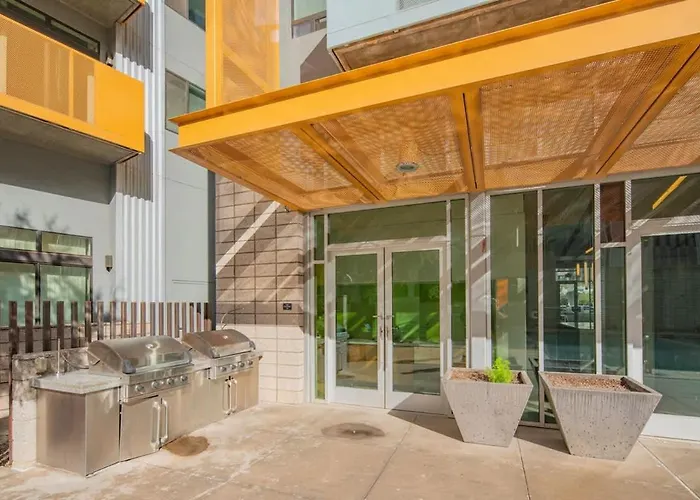 Apartment Dt Escape With Pool Gym Parking Wd Balcony
